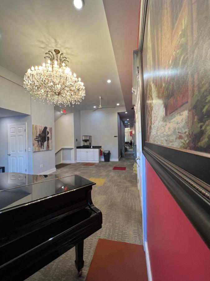 Chateau Suites Норристаун Экстерьер фото